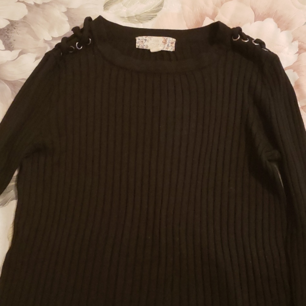 Sweater - Picture 2 of 4